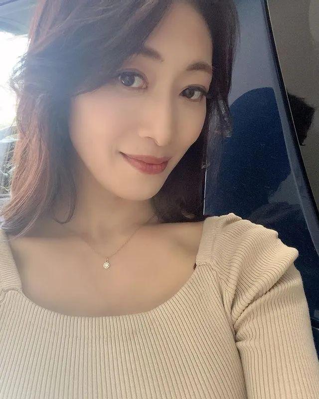 小早川憐子最新動(dòng)態(tài)，從熒屏到現(xiàn)實(shí)，她的魅力持續(xù)閃耀