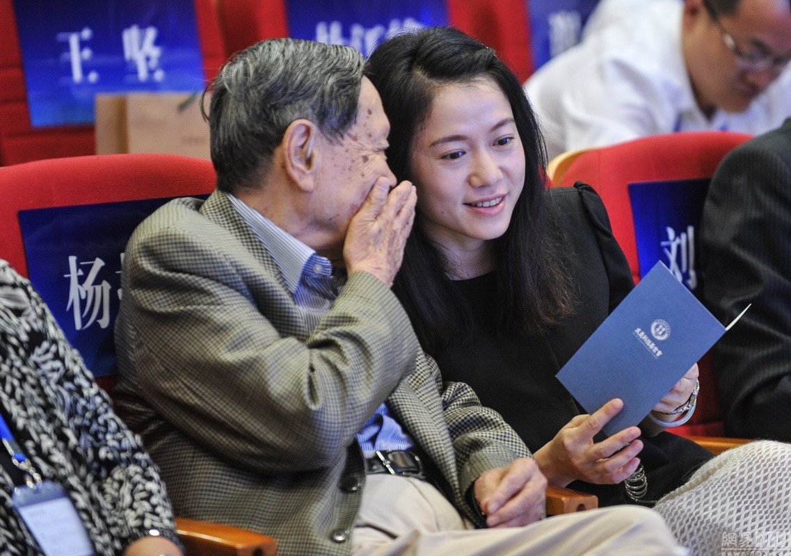 翁帆楊振寧最新新聞，時間的見證者，科學(xué)與情感的交融